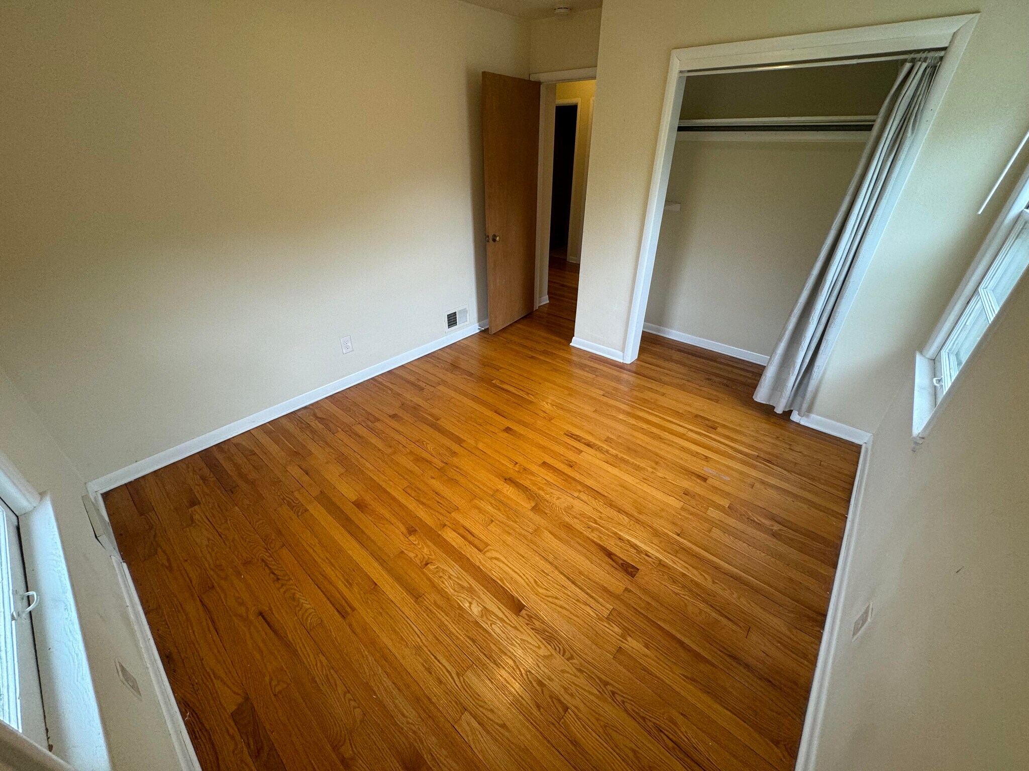 Building Photo - 401 Palomino Ln