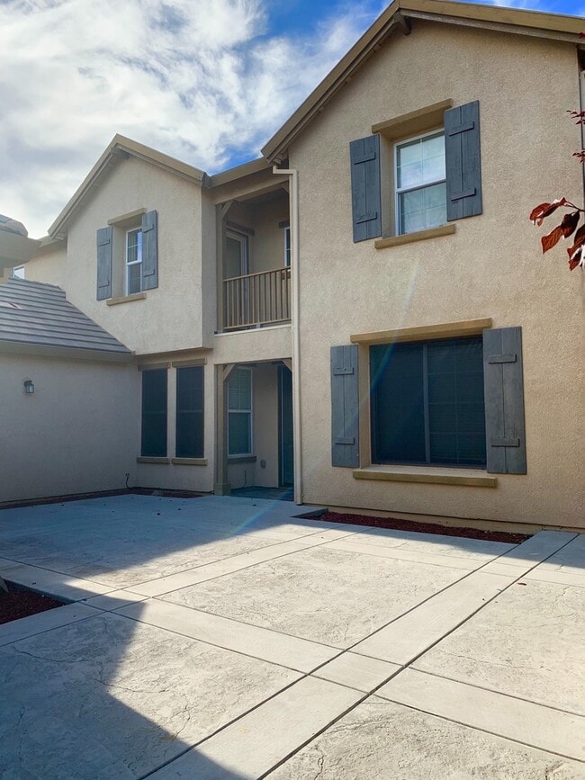 Building Photo - Gorgeous home in Patterson
