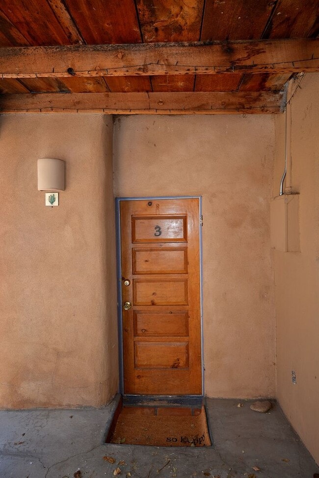 Building Photo - 142 Duran St