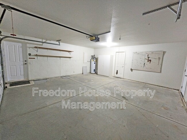 Building Photo - 3741 Malibou Ave