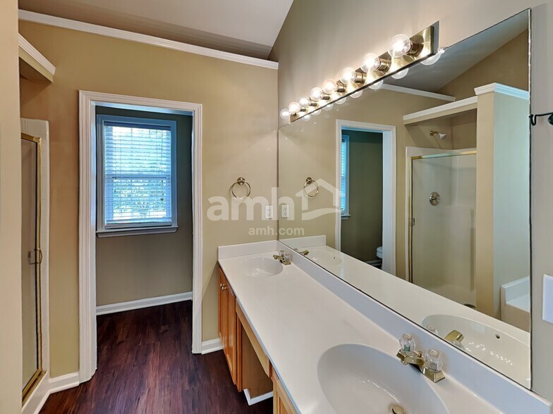 Building Photo - 3380 Lake Breeze Ct