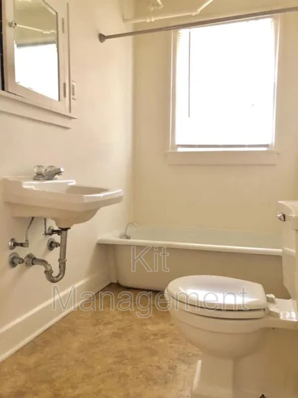 Building Photo - 700 Spencer St