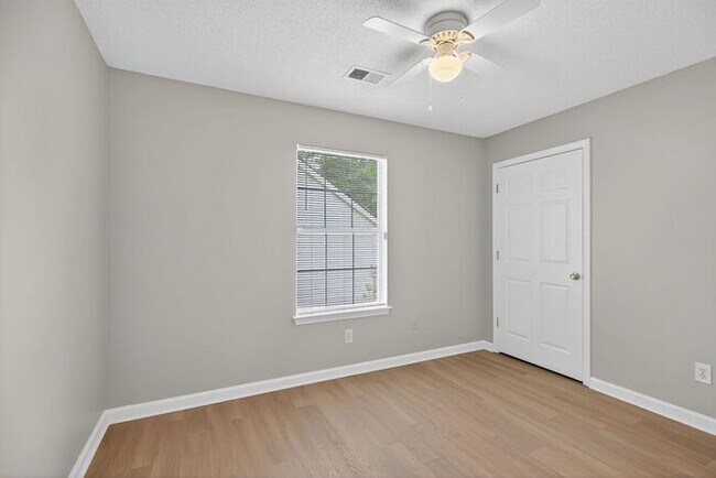 Building Photo - Cozy ranch in Douglasville