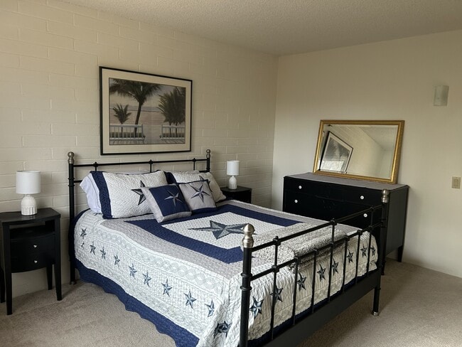 Building Photo - 230 N Calle Acuarela