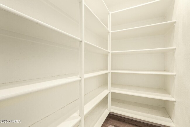 Building Photo - 4322 S Gardenia Dr