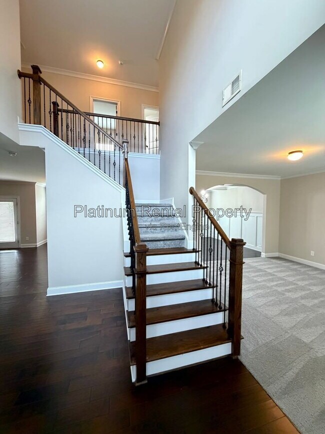 Building Photo - 5075 Rialto Way