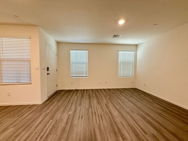 Building Photo - BRAND NEW 3 BED 2.5 BATH 2 CAR GARAGE TOWN...