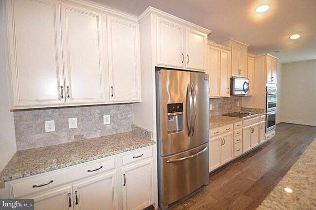 Building Photo - 44878 Tiverton Sq