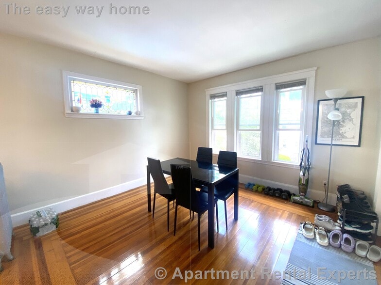 Building Photo - 24-26 Burnham St Unit #2