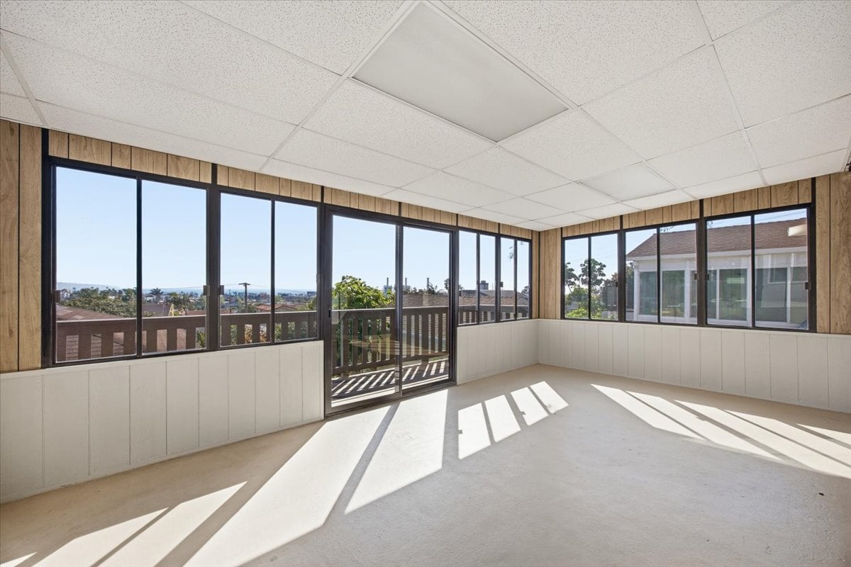 Building Photo - 819 N Maria Ave