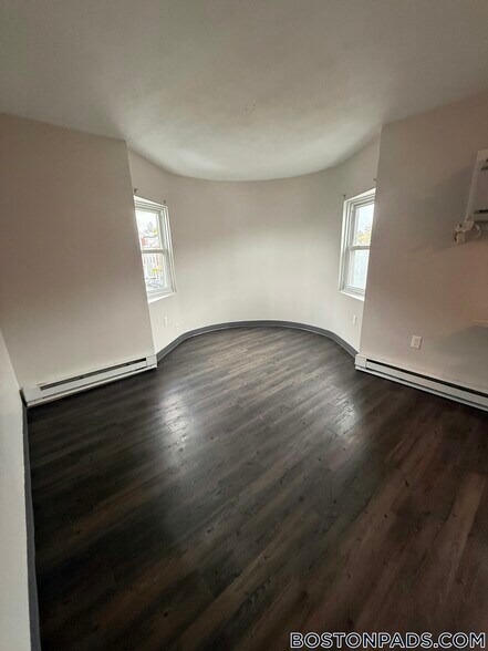 Building Photo - 300 Meridian St