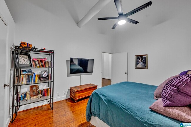 Building Photo - 2112 Morris Ave
