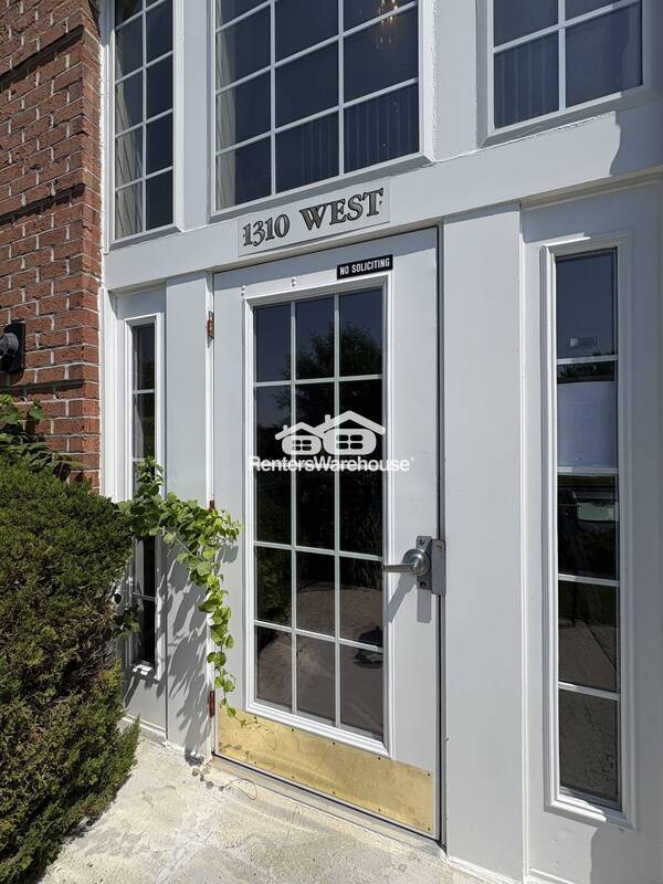 Building Photo - 1310 Sheridan Pl