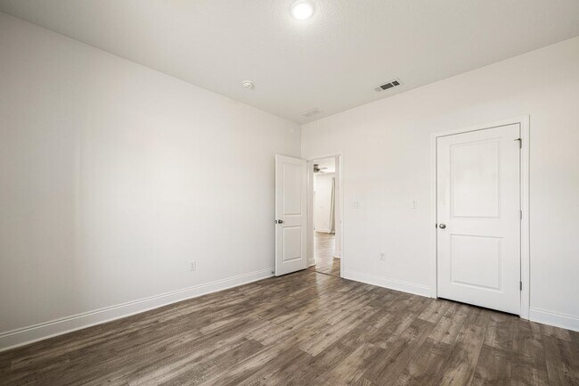 Building Photo - 4902 Kensington Ln