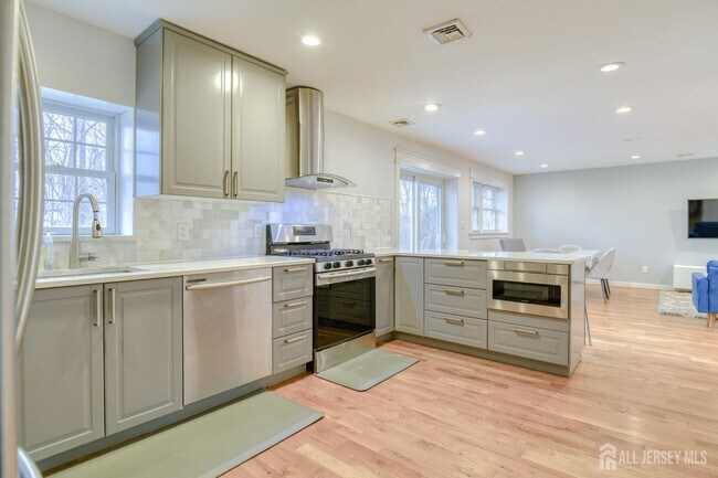 Building Photo - 30 Clara Dr