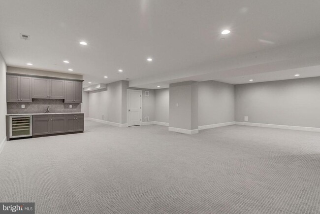 Building Photo - 5700 Tanglewood Dr