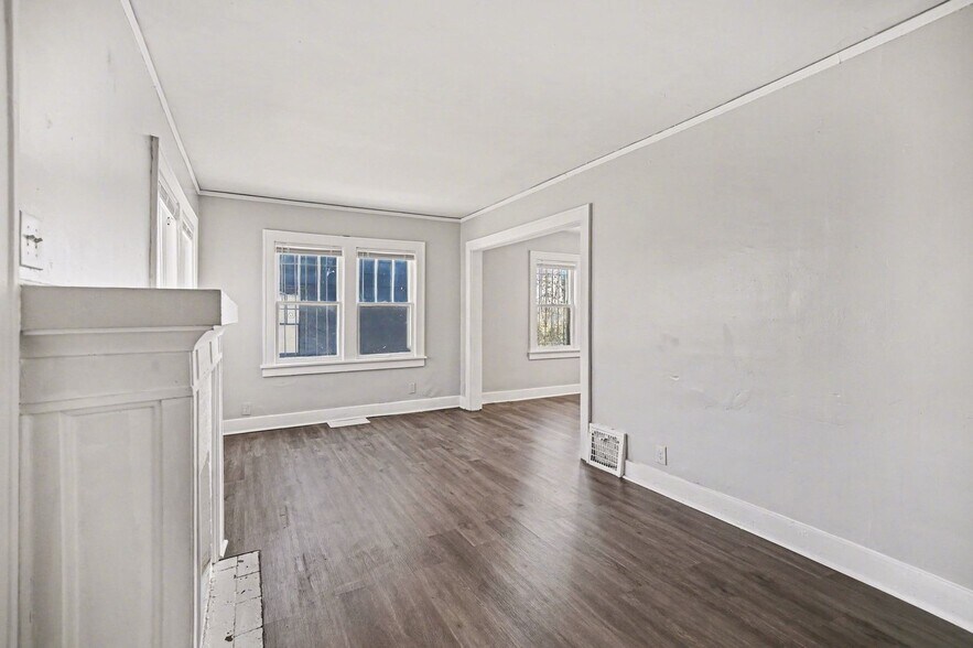 Building Photo - 2407 E 67th Terrace