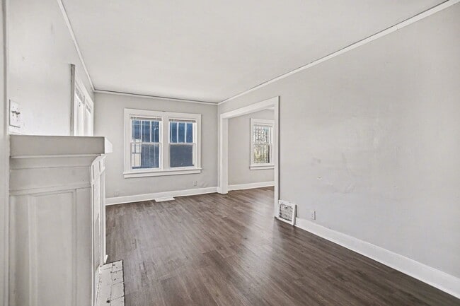 Building Photo - Cozy 2 Bed, One Bath Home In Downtown Kansas City!