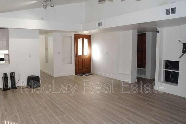 Building Photo - 5756 W Del Rio St