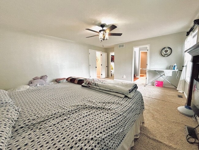 Building Photo - ONE OF A KIND 5bed/4bath!  *HOME THEATER* ...