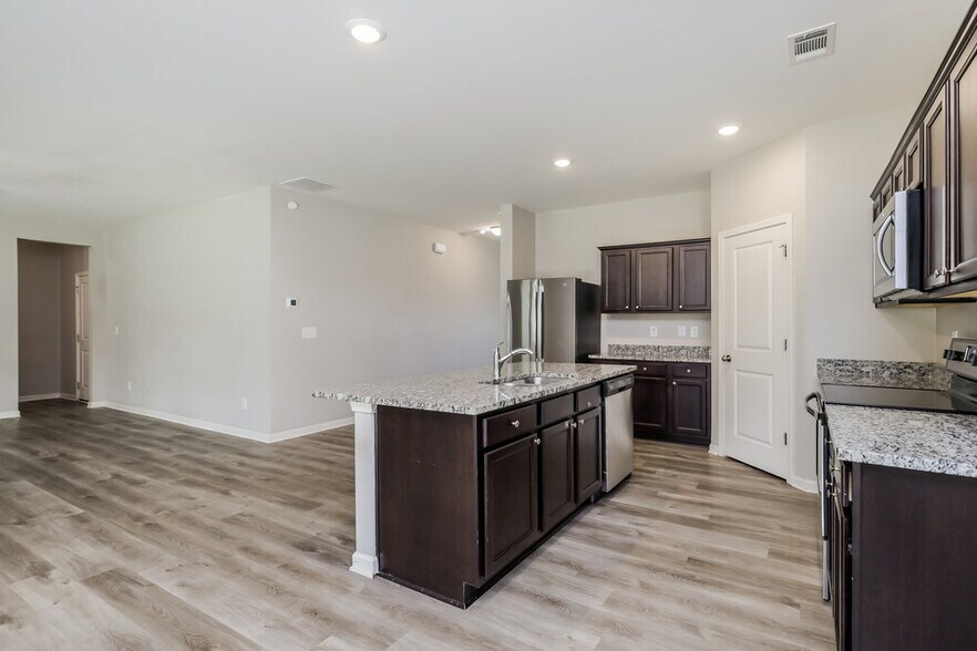 Building Photo - 1069 Cold Water Dr