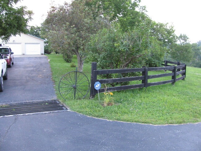 Building Photo - Private Farm House, Lots of Space, Country...