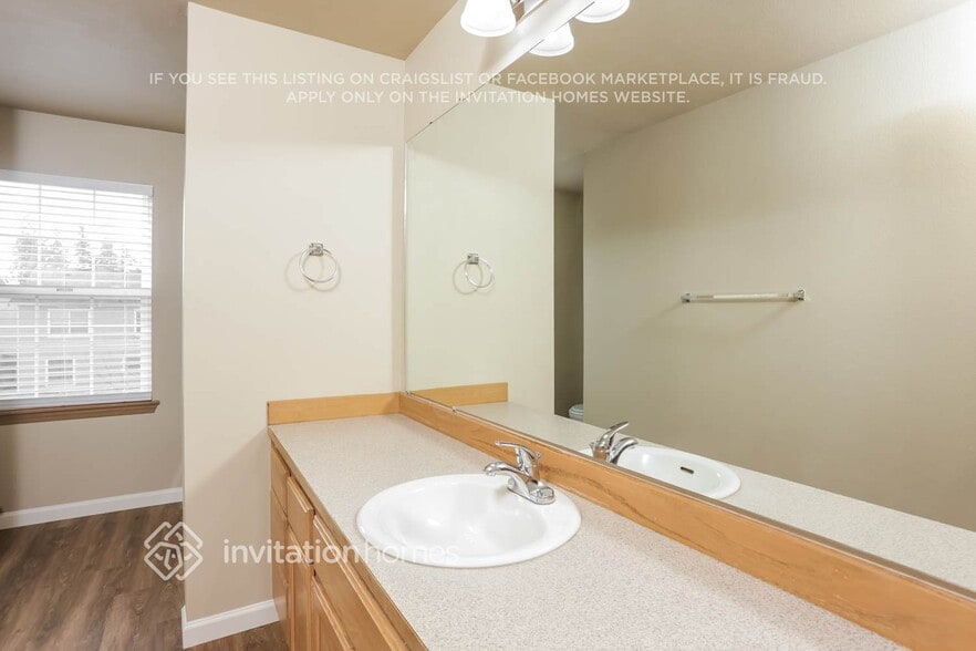 Building Photo - 1623 201st St E