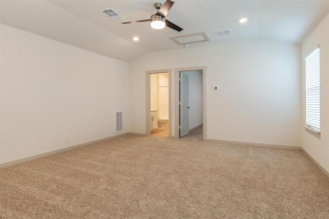 Building Photo - 13700 Lubeck Dr