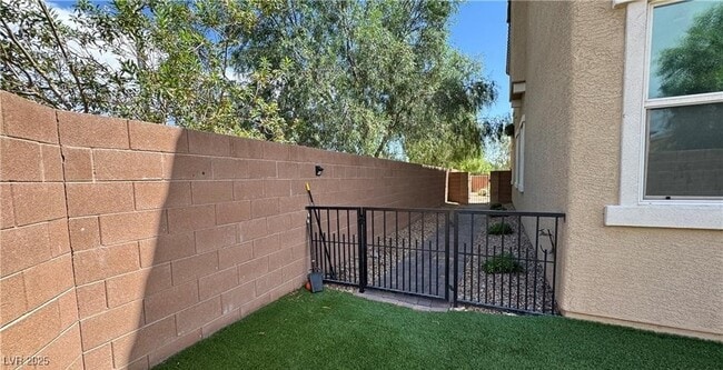 Building Photo - 6387 Ashland Crst St