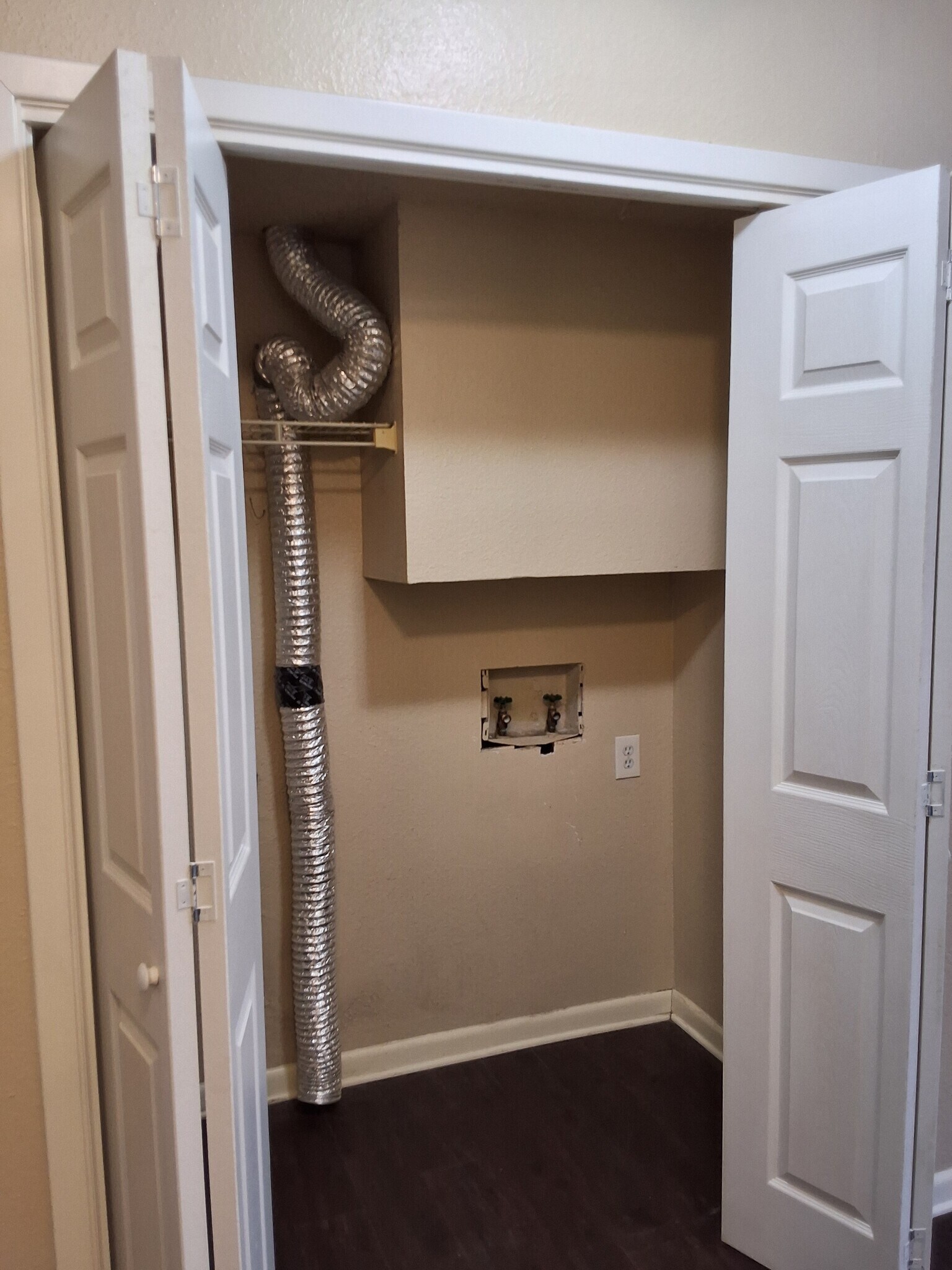 Laundry room - 5748 Mill Creek Dr