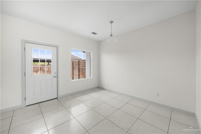 Building Photo - 2600 Mimosa St