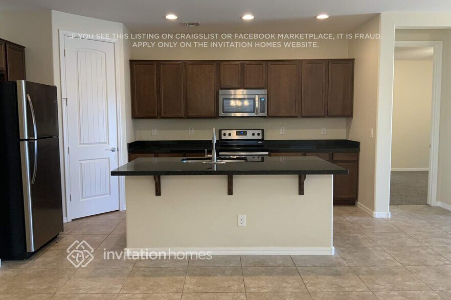 Building Photo - 4962 E Alamo St