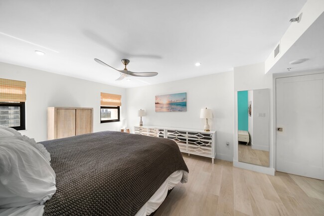 Building Photo - 1201 S Ocean Dr