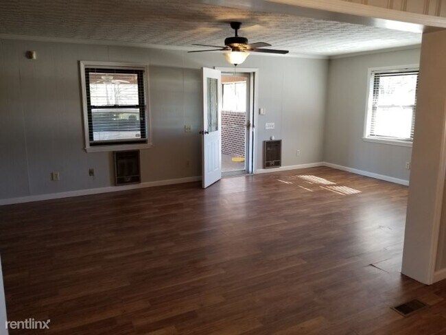 Building Photo - 3 br, 105 bath House - 55 War Hill Park Rd
