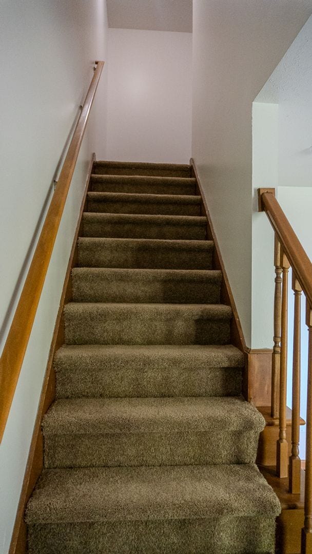 Building Photo - Updated 3-Bedroom Townhouse in Convenient Toledo Location