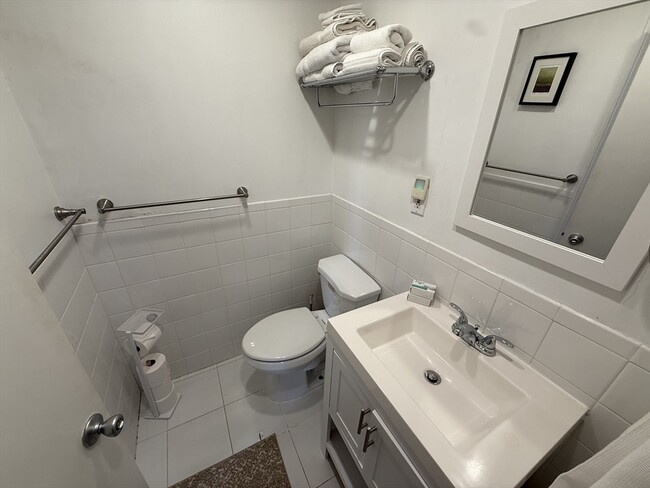 Building Photo - 670 Tremont St