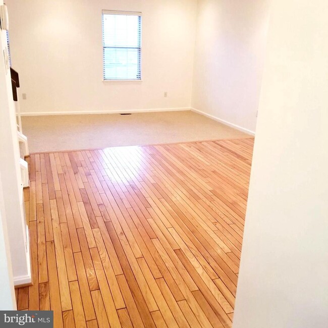 Building Photo - 10401 Storch Dr