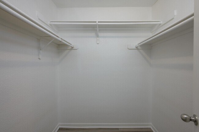 Building Photo - 2401 Haven Dr