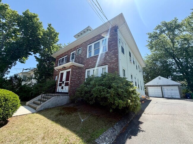 Building Photo - 6 Silver Lake Ave