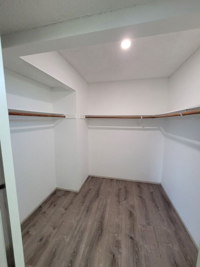 Building Photo - Charming 3-bedroom, 2.5-bathroom house with solar!