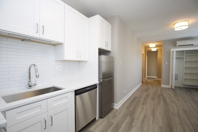 Building Photo - 3946 N Janssen Ave