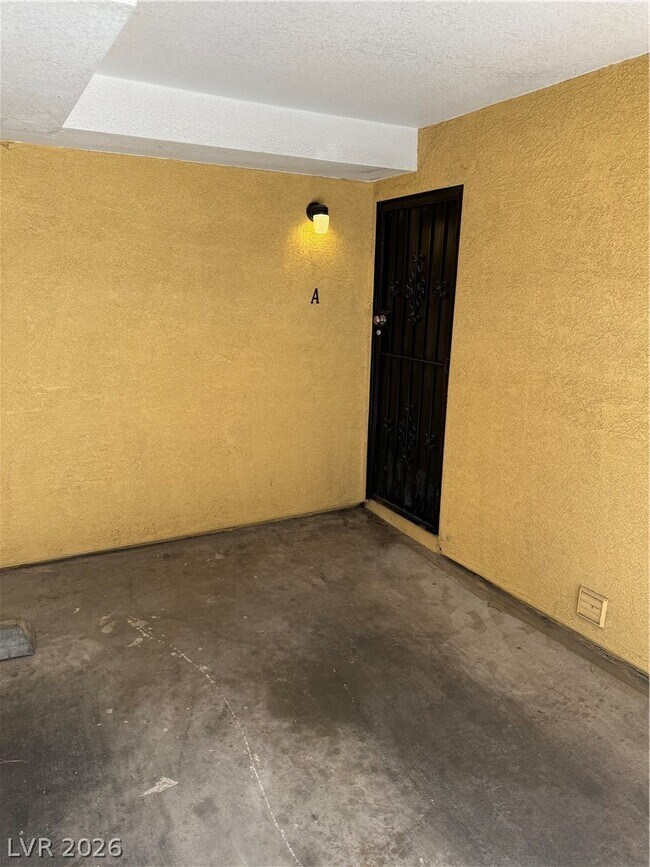 Building Photo - 1390 Hialeah Dr