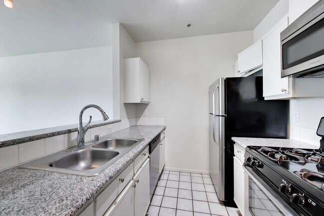 Building Photo - 1524 1st Ave