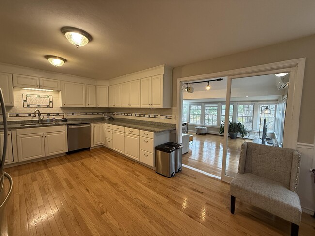 Building Photo - 4 Nelson Dr