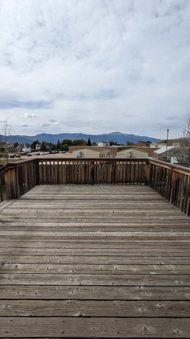 Building Photo - COZY TRI-LEVEL 3 BED/1.5 BATH WITH WOODBUR...