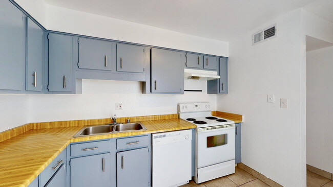 kitchen - 7501 Pennsylvania Ln NE