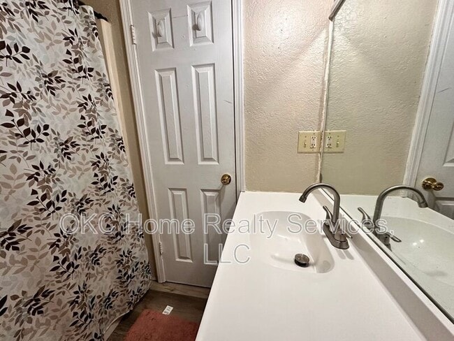 Building Photo - 109 SE 42nd St