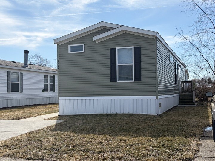 Building Photo - 15386 Danseur Dr