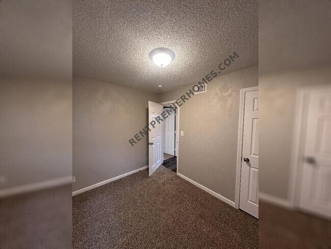 Building Photo - 2101 Flannery Dr
