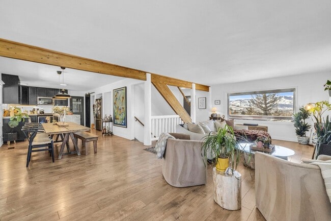 Building Photo - SILVER CREEK HORSE PROPERTY